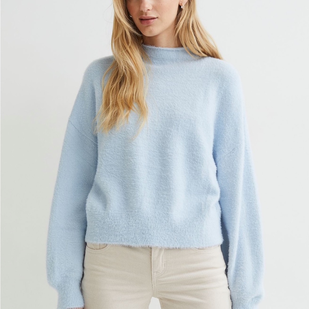 New without tags H&M size XS fluffy sweater